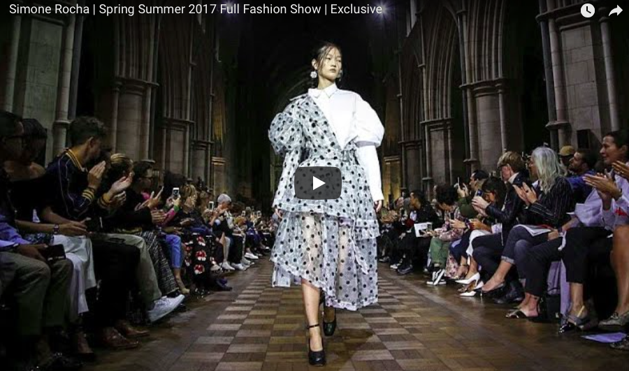 Dworskie maniery na London Fashion Week