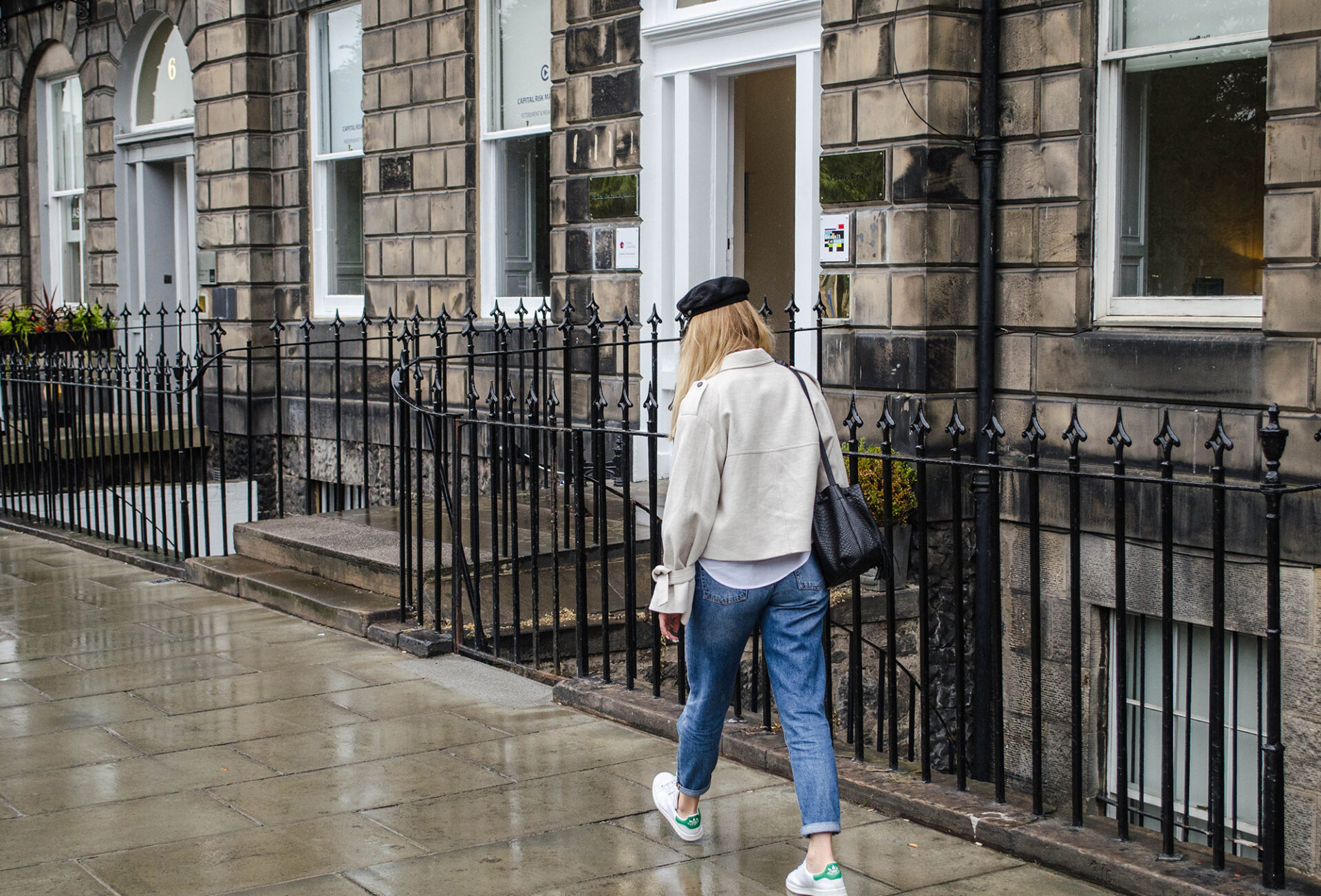 Girl in linen Mango jacket -baker boy hat-and-Chylak bag
