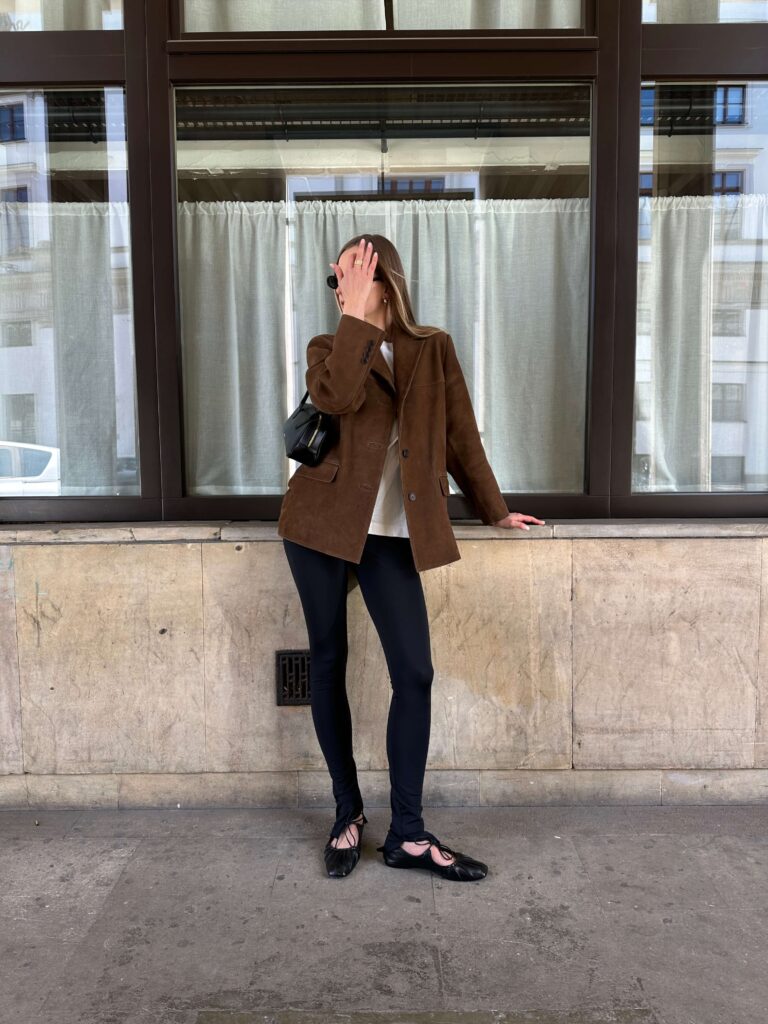 Suede blazer on duty